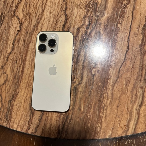 Apple iPhone 14 Pro - Picture 2 of 12